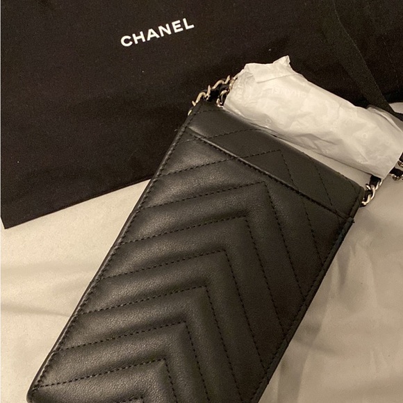BRAND NEW Authentic chanel phone bag - Picture 4 of 6